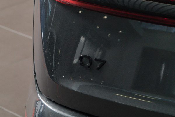 2026 MY25 Audi Q7 4M TDI 210kW S line SUV image 18