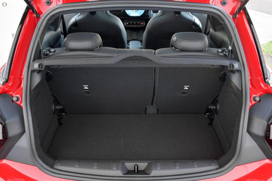 2026 MY25 MINI Cooper F65 S Favoured Hatch