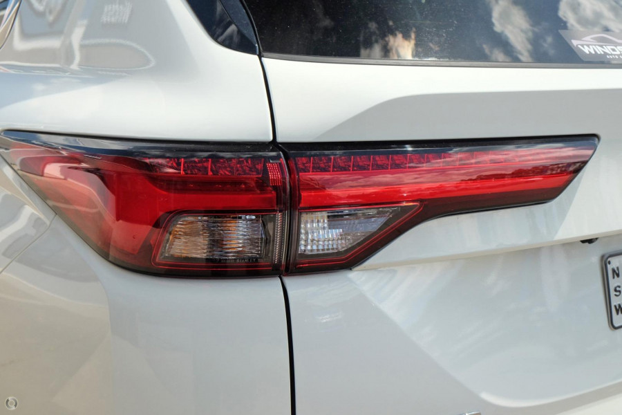 2024 Mitsubishi Outlander ZM Exceed SUV Image 8