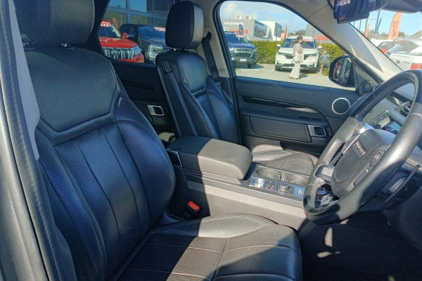 2017 Land Rover Discovery Series 5 SE SUV Image 15