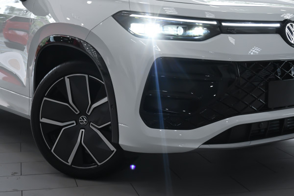 2025 MY26 Volkswagen Tayron R4 195TSI R-Line SUV image 6