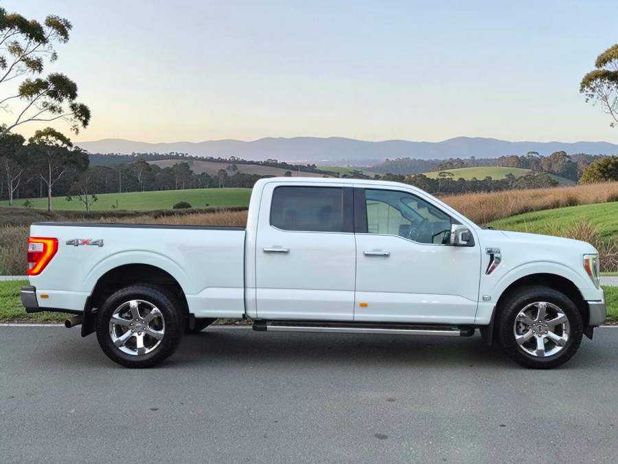 2023 Ford F-150  Lariat Dual Cab Image 8