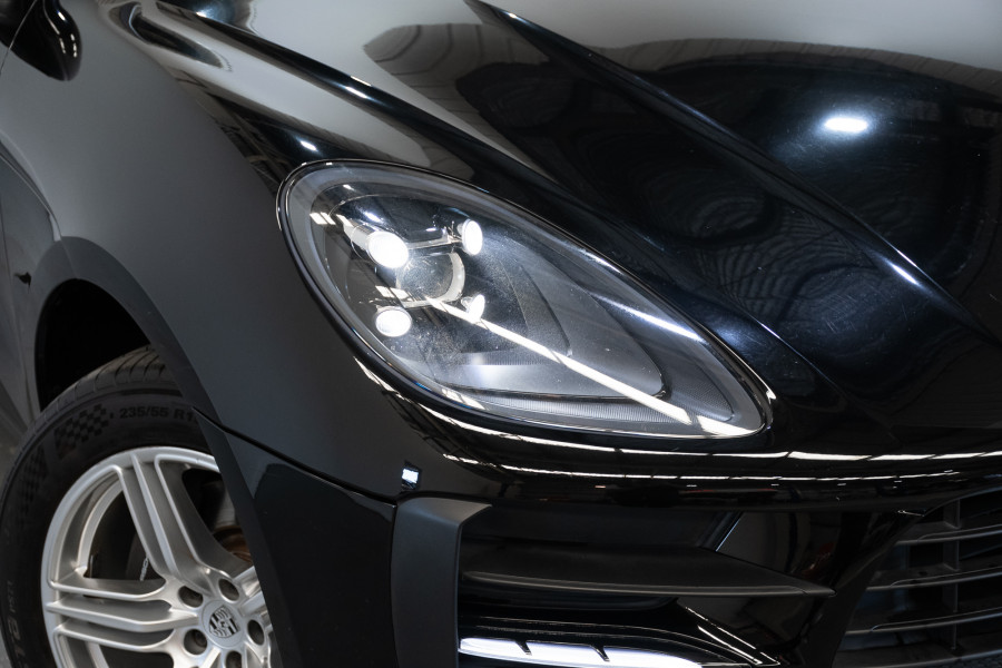 2020 Porsche Macan SUV Image 2