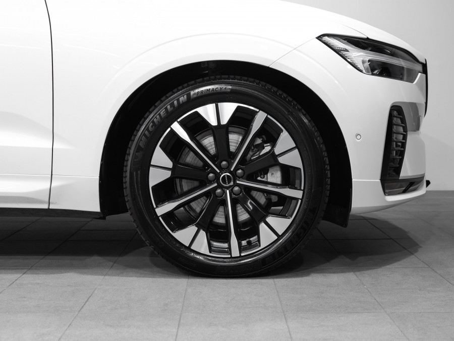 2026 Volvo XC60 UZ B5 Ultra Dark 2L Petrol Hybrid AWD SUV Image 4