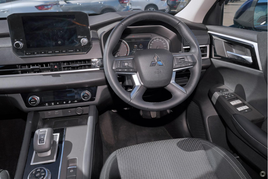 2024 Mitsubishi Outlander ZM LS SUV Image 7