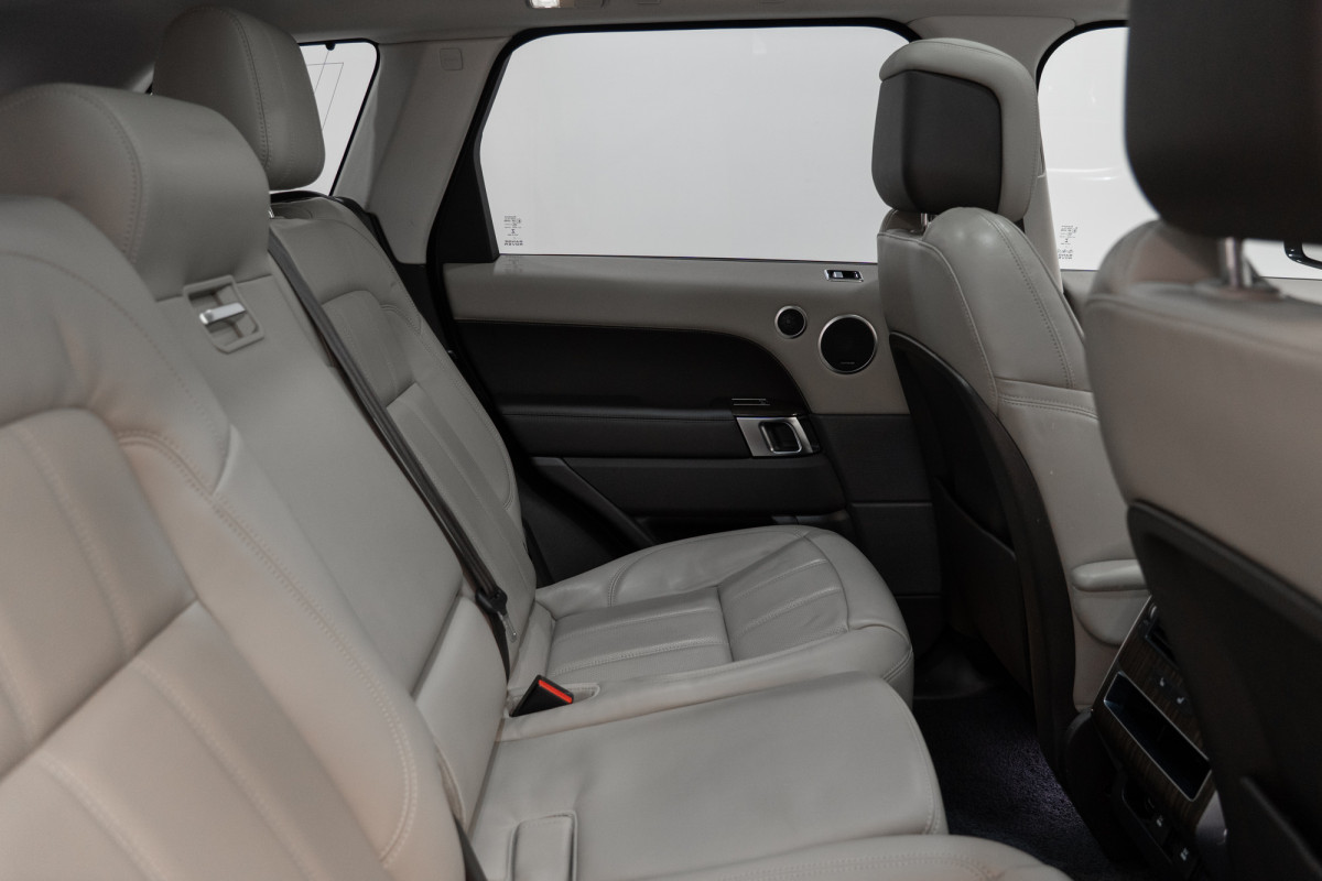 2021 Land Rover Range Rover Sport Sport D250 Se (183kw) SUV Image 3