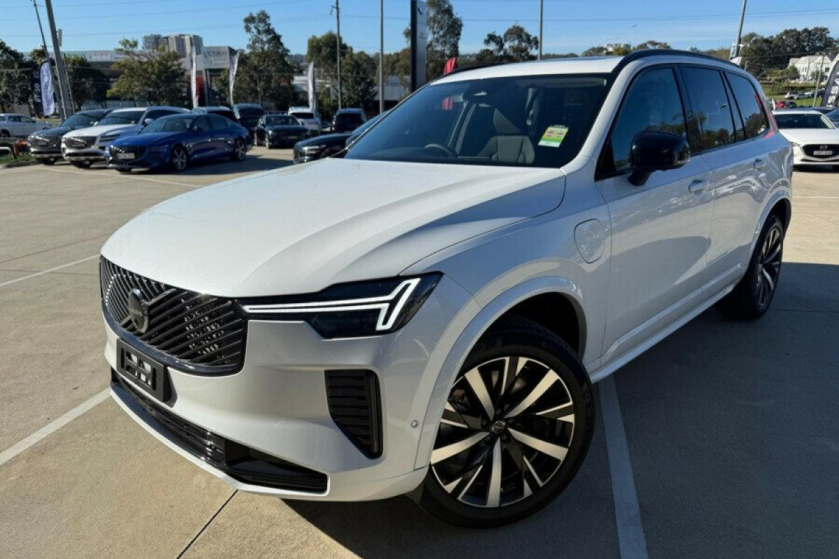 2026 Volvo XC90 L Series Plus T8 Plug-in Hybrid Dark SUV