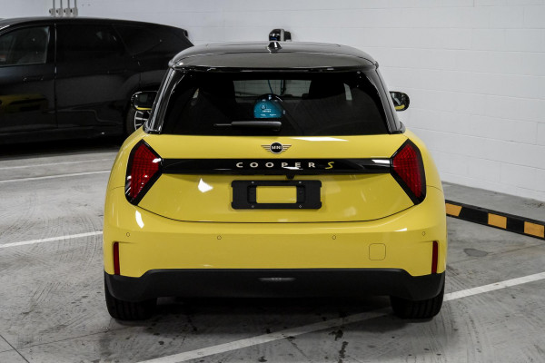 2026 MINI Cooper J01 SE Favoured Hatch image 5