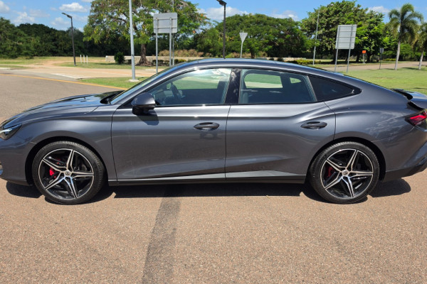 2025 MG MG7  Essence Sedan Image 9