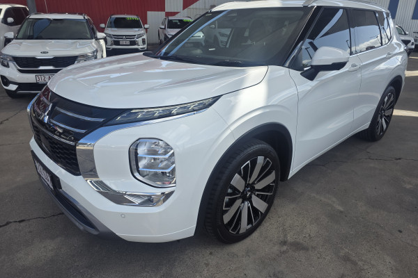 2025 Mitsubishi Outlander ZM Exceed SUV Image 3