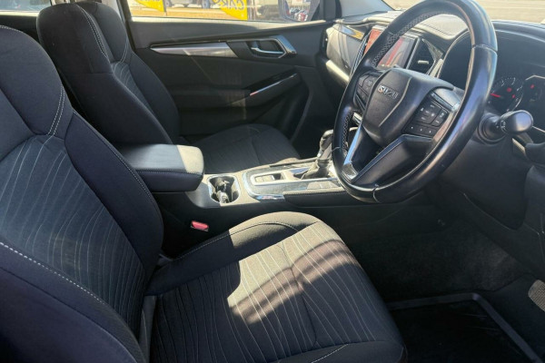 2021 Isuzu MU-X RJ LS-U SUV Image 11
