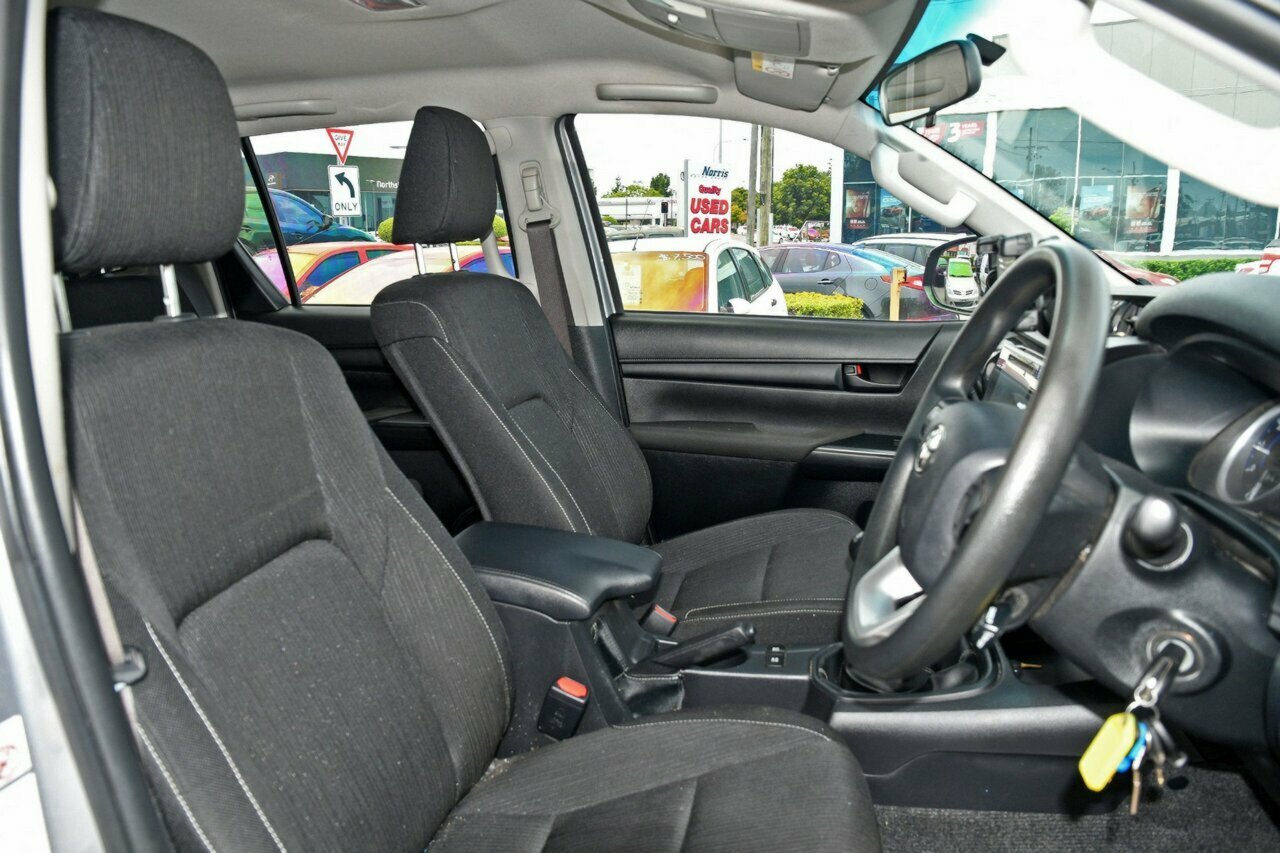 2016 Toyota Hilux GUN126R SR Double Cab Cab Chassis Image 9