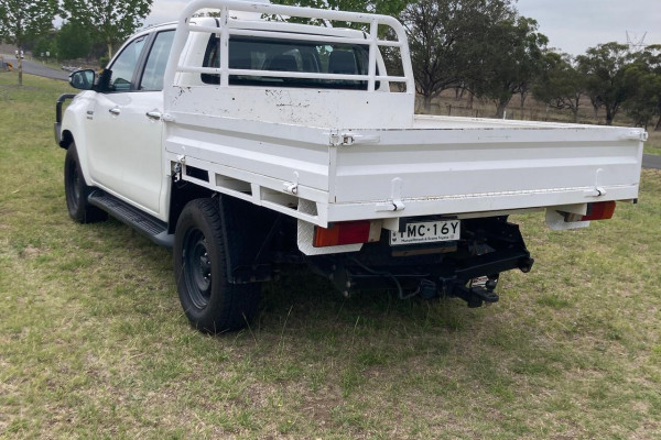 2017 Toyota HiLux  SR Cab Chassis Image 5