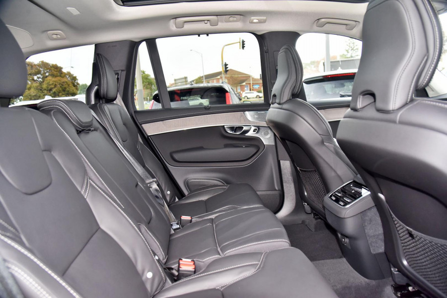 2025 MY26 Volvo XC90 L Series Ultra B5 Dark SUV Image 17