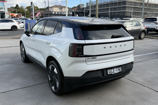 2026 Volvo EX30  Single Motor Extended Range Ultra SUV Image 6