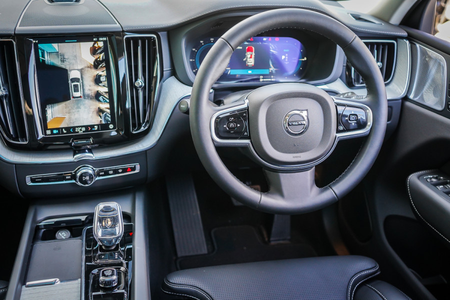 2025 Volvo XC60 Ultra T8 Plug-In Hybrid SUV Image 30