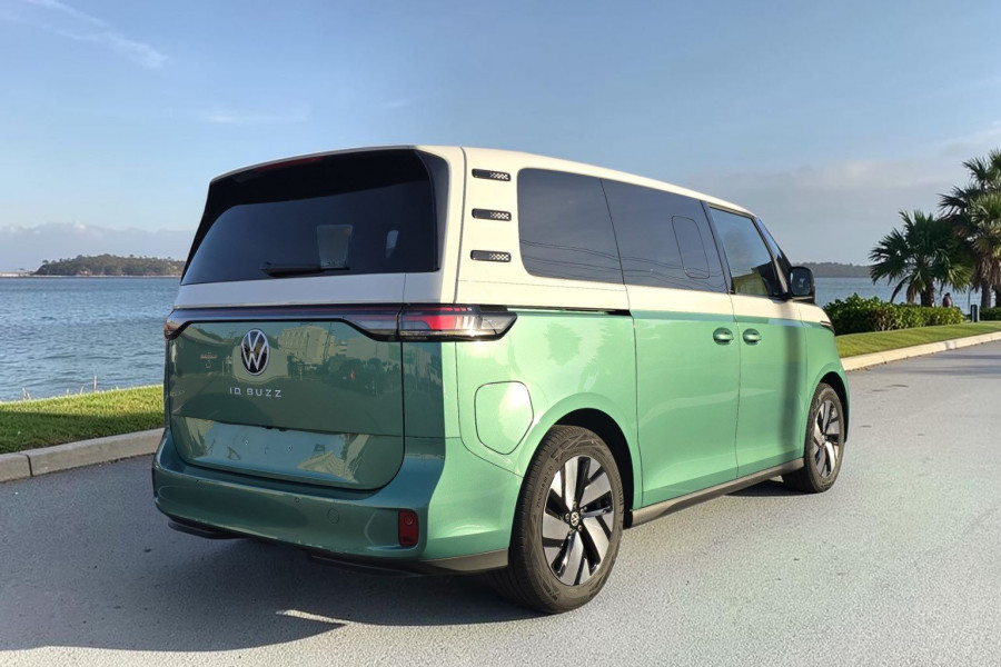2026 Volkswagen ID. Buzz EB Pro BEV560 People Mover Image 2