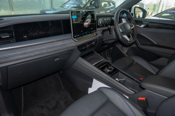 2025 MY26 Volkswagen Tayron R4 195TSI R-Line SUV Image 7