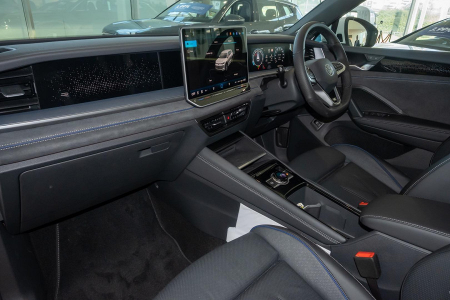 2025 MY26 Volkswagen Tayron R4 195TSI R-Line SUV Image 7