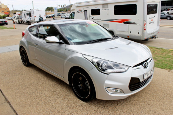 2013 Hyundai Veloster FS2 + Hatchback Image 4