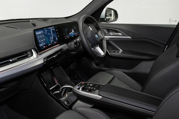 2024 BMW iX1 U11 eDrive20 xLine SUV image 8