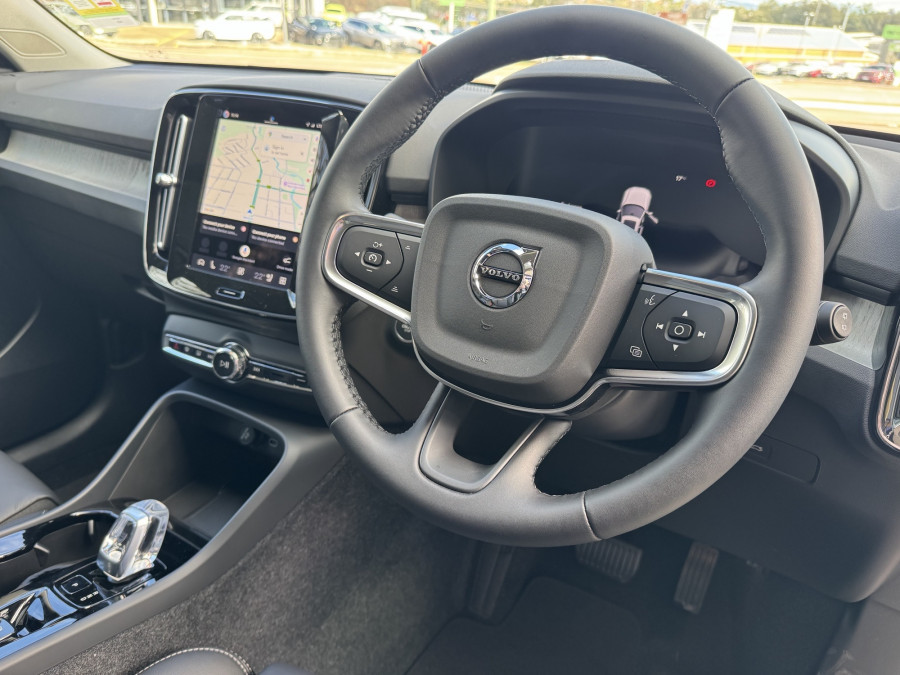 2026 Volvo XC40 XZ Ultra B4 Bright SUV Image 10