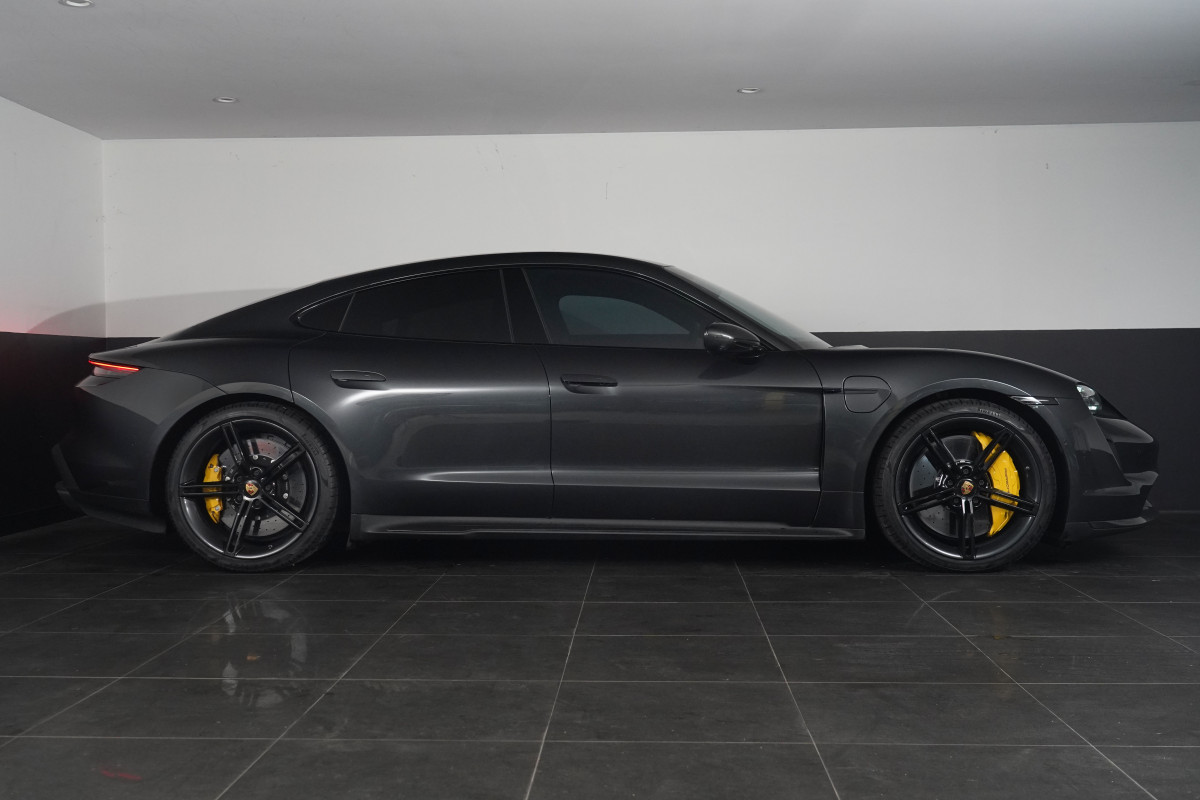2020 Porsche Taycan Turbo S Coupe Image 4