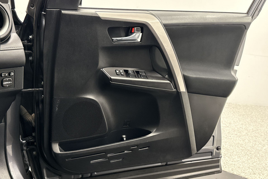 2016 Toyota RAV4 GXL SUV Image 17