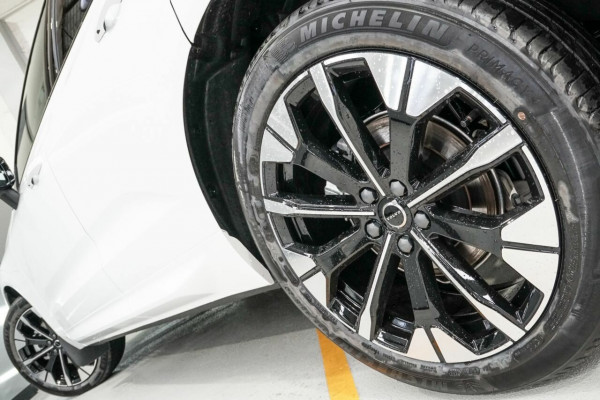 2026 Volvo XC60 UZ Ultra B5 Dark SUV Image 4