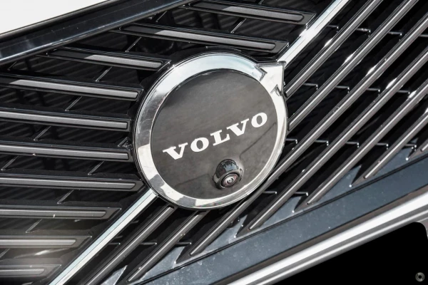 2026 Volvo XC60 UZ Ultra B5 Dark SUV Image 11