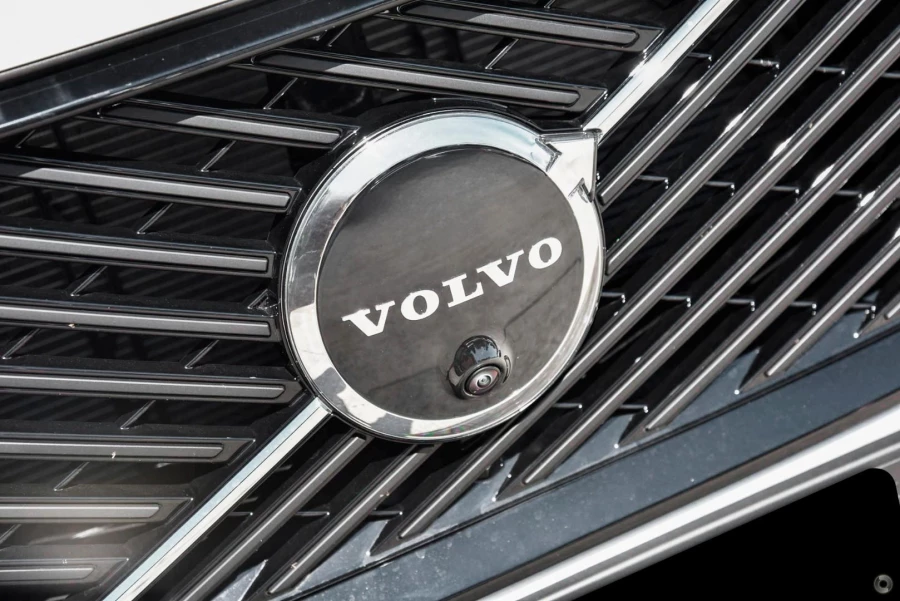 2026 Volvo XC60 UZ Ultra B5 Dark SUV Image 11