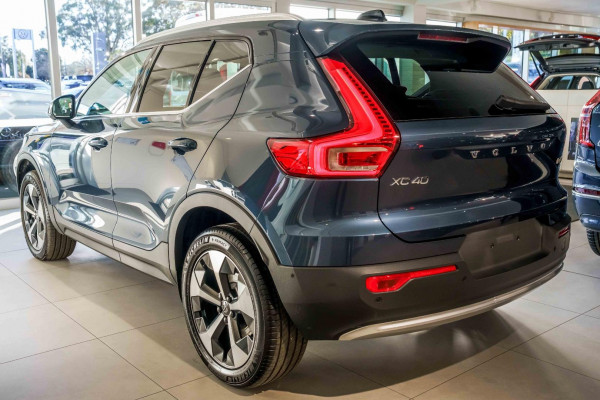 2026 Volvo XC40 XZ Ultra B4 Bright SUV Image 3