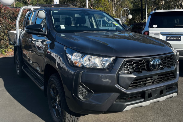 2025 MY24 Toyota HiLux GUN126R SR 48V Cab Chassis Image 4