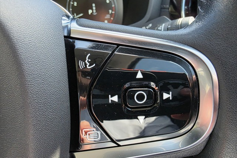 2022 Volvo S60  B5 Inscription Sedan Image 7