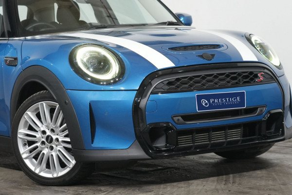 2023 MINI Cooper S Classic Hatch Image 2