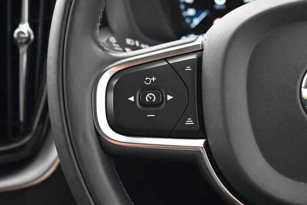 2019 MY20 Volvo XC60 UZ D4 Momentum SUV image 16