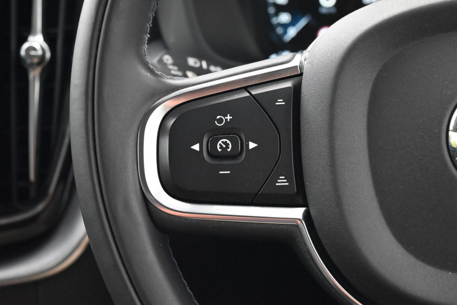 2019 MY20 Volvo XC60 UZ D4 Momentum SUV