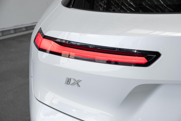 2026 MY25 BMW iX I20 xDrive45 M Sport SUV image 24