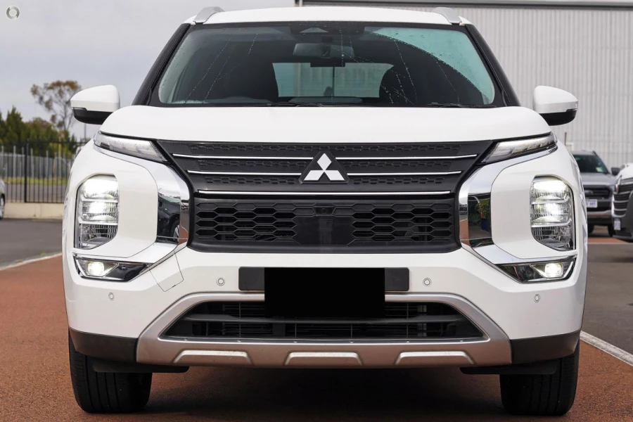 2025 MY24 Mitsubishi Outlander ZM LS SUV Image 2