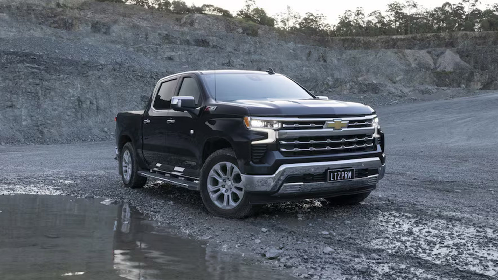 SAFETY IS SILVERADO'S STRENGTH  Image