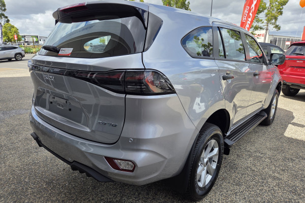 2026 Isuzu MU-X RJ LS-M SUV Image 3