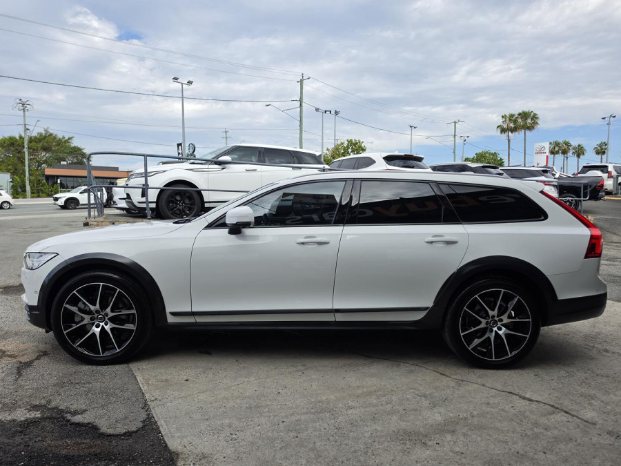 2019 Volvo V90 Cross Country P Series D5 Wagon Image 12