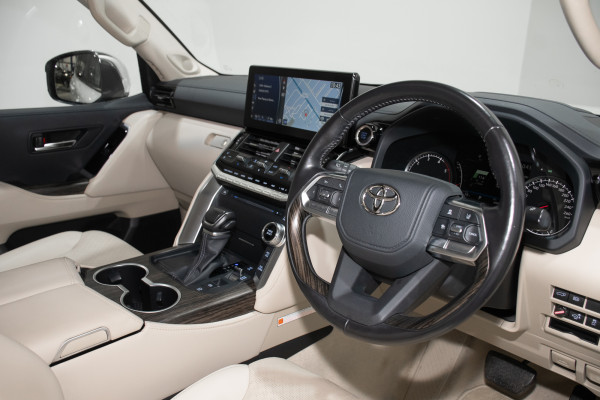 2023 Toyota LandCruiser Sahara SUV image 19