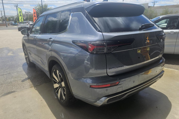 2025 Mitsubishi Outlander ZM Exceed SUV Image 4
