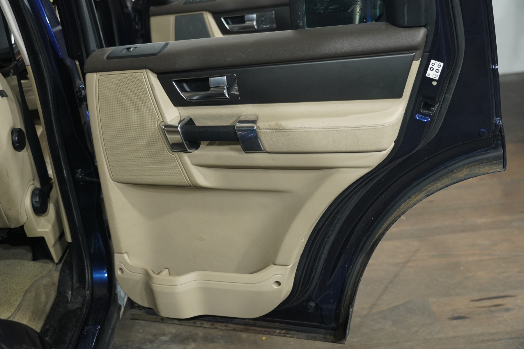 2015 Land Rover Discovery 3.0 Tdv6 SUV Image 27