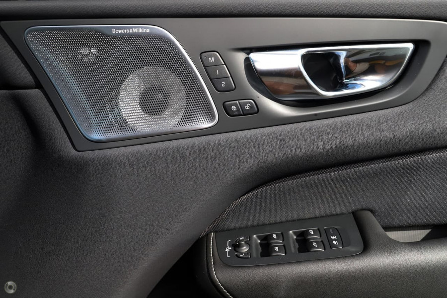 2020 MY21 Volvo XC60 UZ Recharge Suv Image 2