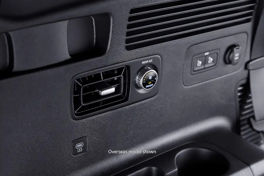Third row fan control & vents