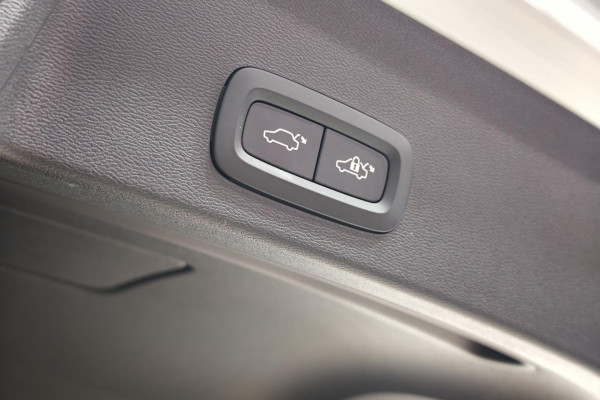 2025 Volvo XC40 XZ Plus B4 SUV Image 24