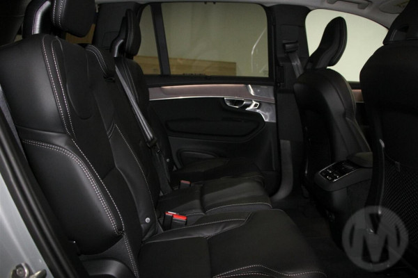 2026 Volvo XC90 L Series Ultra B5 Dark SUV Image 8