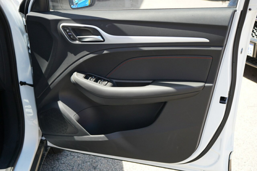 2023 MG ZST S13 Core SUV Image 17
